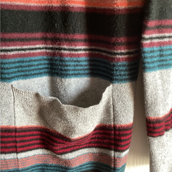 Abercrombie and Fitch size Large striped cardigan - Picture 4 of 6